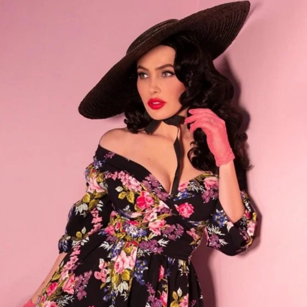 Vixen Black Vintage Floral Bawdy Crop Top 2X
